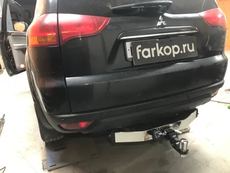 Фаркоп TowRus для Mitsubishi Pajero Sport 2008-2017 (с нерж. накладкой) 159366 в Тольятти